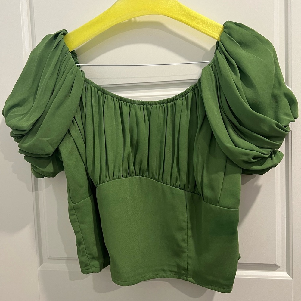 Green puff sleeve mid rise top